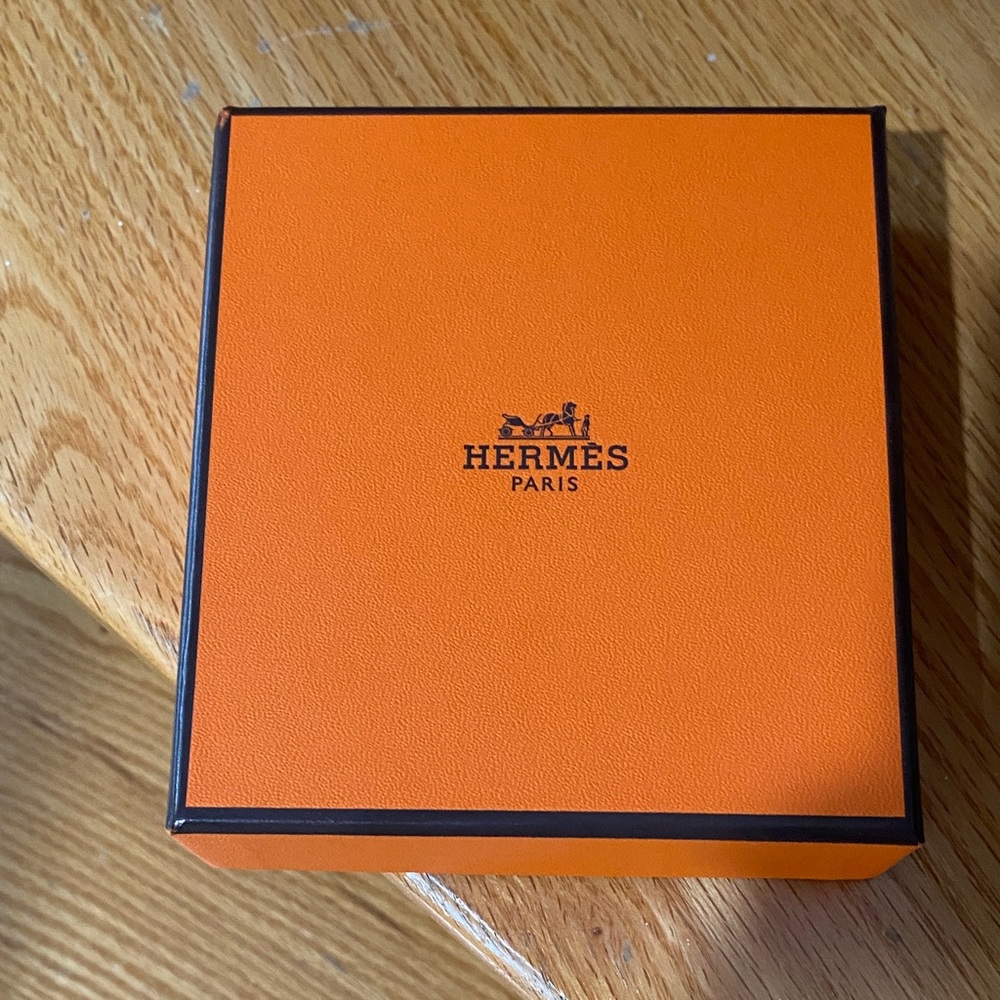Hermès Signature Orange Gift Box